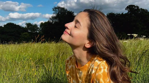Retinol or Hyaluronic Acid? Find out which one your skin needs this summer