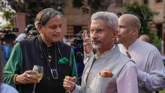 Tharoor Supports Jaishankar’s Statement on Pakistan’s Minorities, Calls Situation ‘Extremely Disturbing’